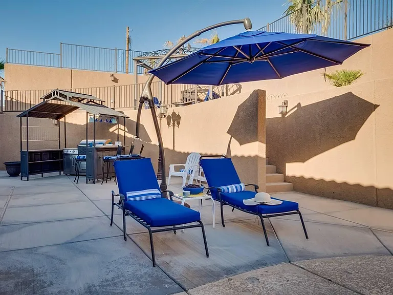1820 Cabana Dr — Photo 2