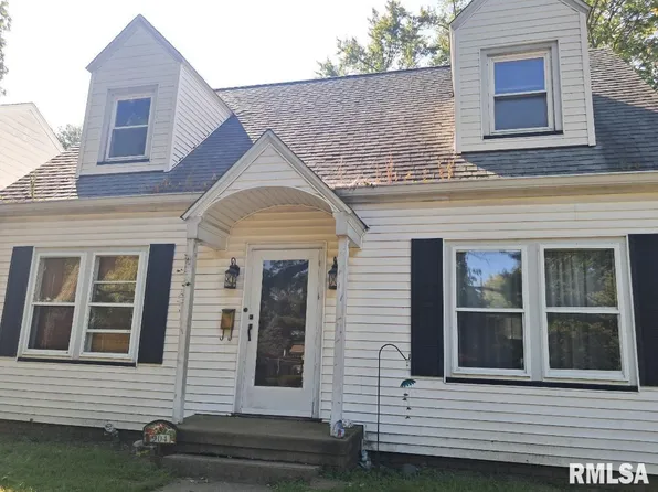 904 Prince St, Pekin, IL 61554