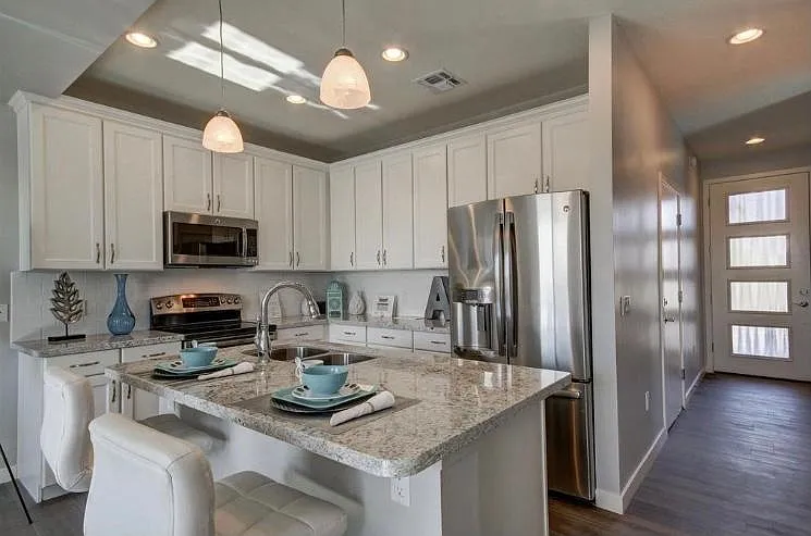 3 bed, 1842 sqft, $950 — Photo 4