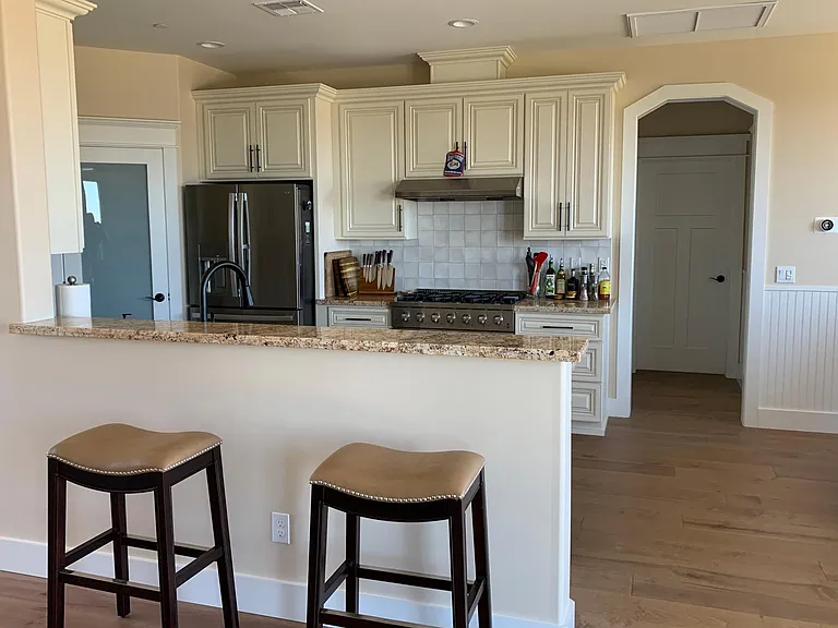 Dining bar into kitchen