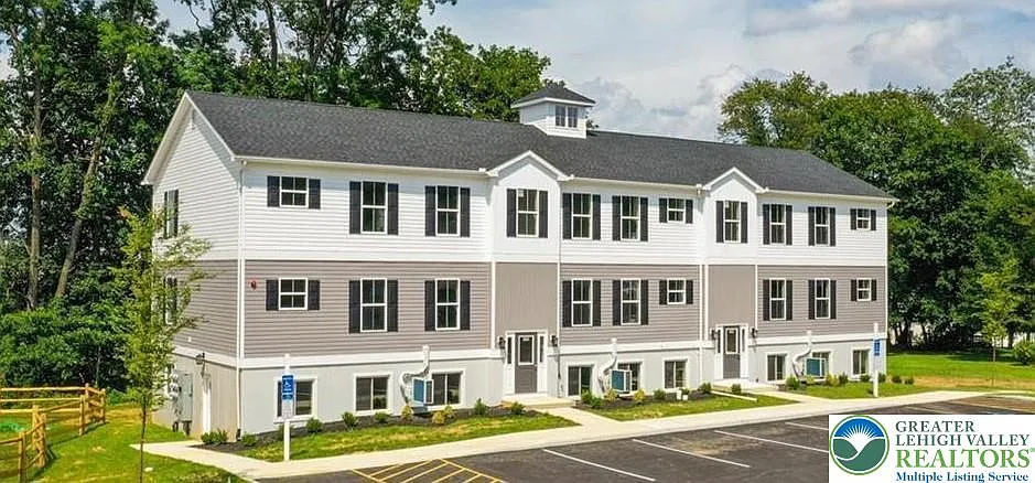 315 E Stone Aly #3