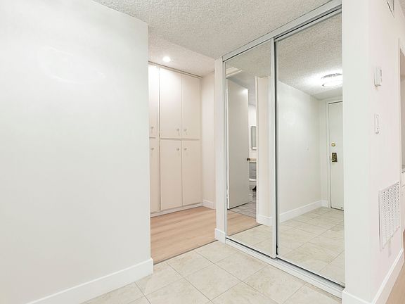 5th image of 1401 Valley View Rd APT 215
