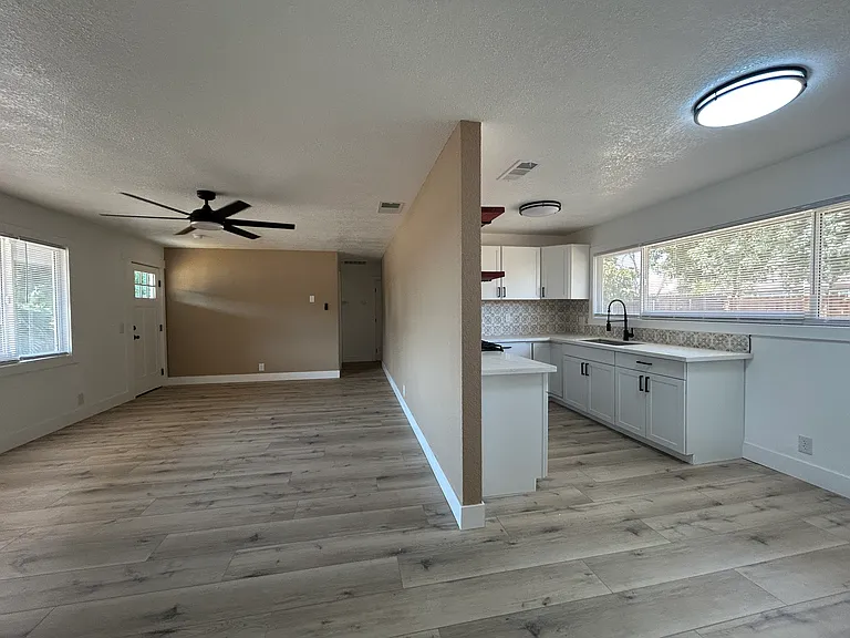 1132 W 7th St — Photo 1