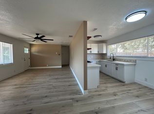 1132 W 7th St, Hanford, CA 93230