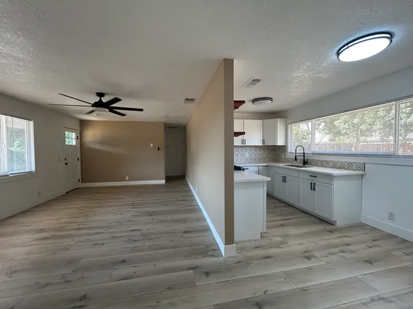 1132 W 7th St, Hanford, CA 93230