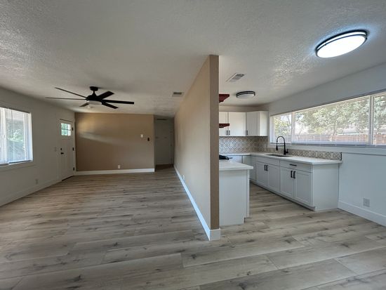 1132 W 7th St, Hanford, CA 93230