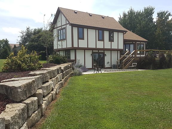 Multilevel deck w/landscapin