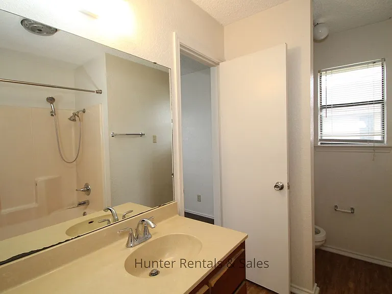 1100 Goodhue Dr — Photo 3