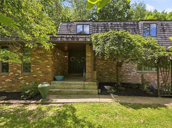 21 W Hillcrest Rd, Eighty Four, PA 15330