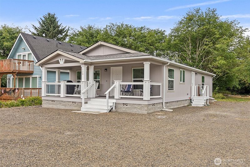 3rd image of 130 Pacific Boulevard NW