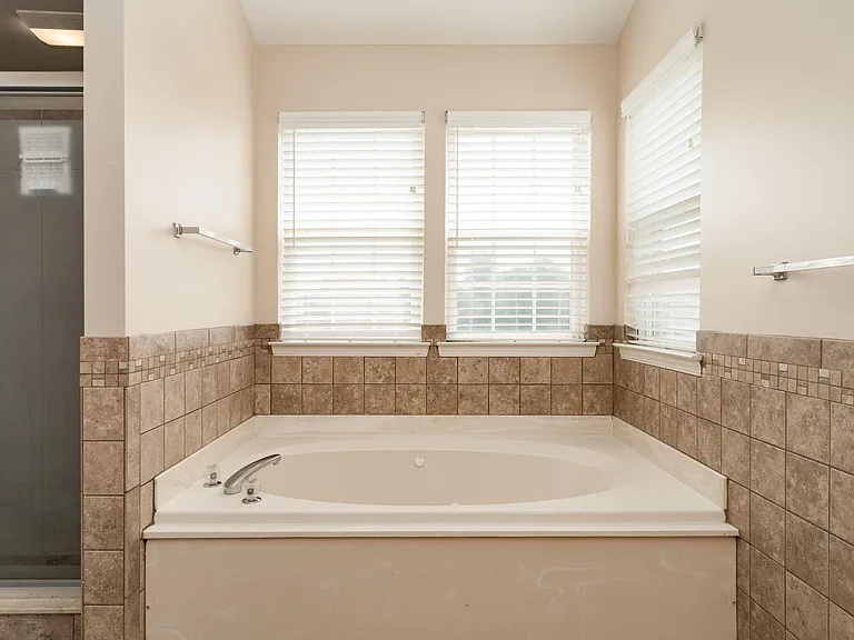 14864 Liri Dr — Photo 21