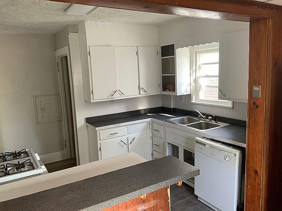 5th image of 1142 Herberich Ave