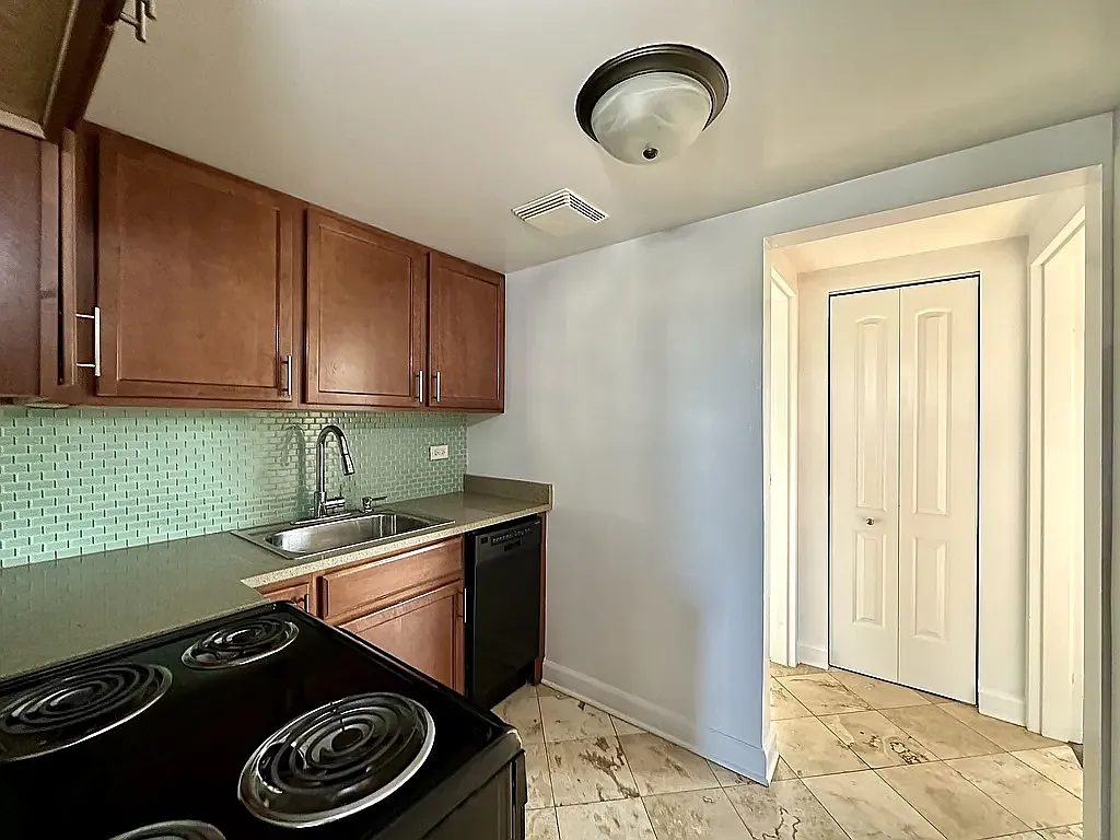 7628 N Milwaukee Ave — Photo 3