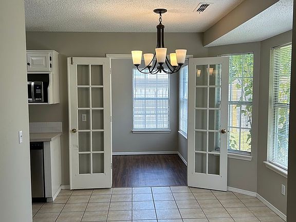 4th image of 1474 N Timberline Dr