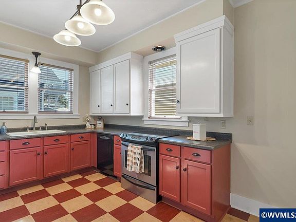 4th image of 1970 Maple Ave NE