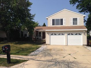 1888 Scarboro Dr, Glendale Heights, IL