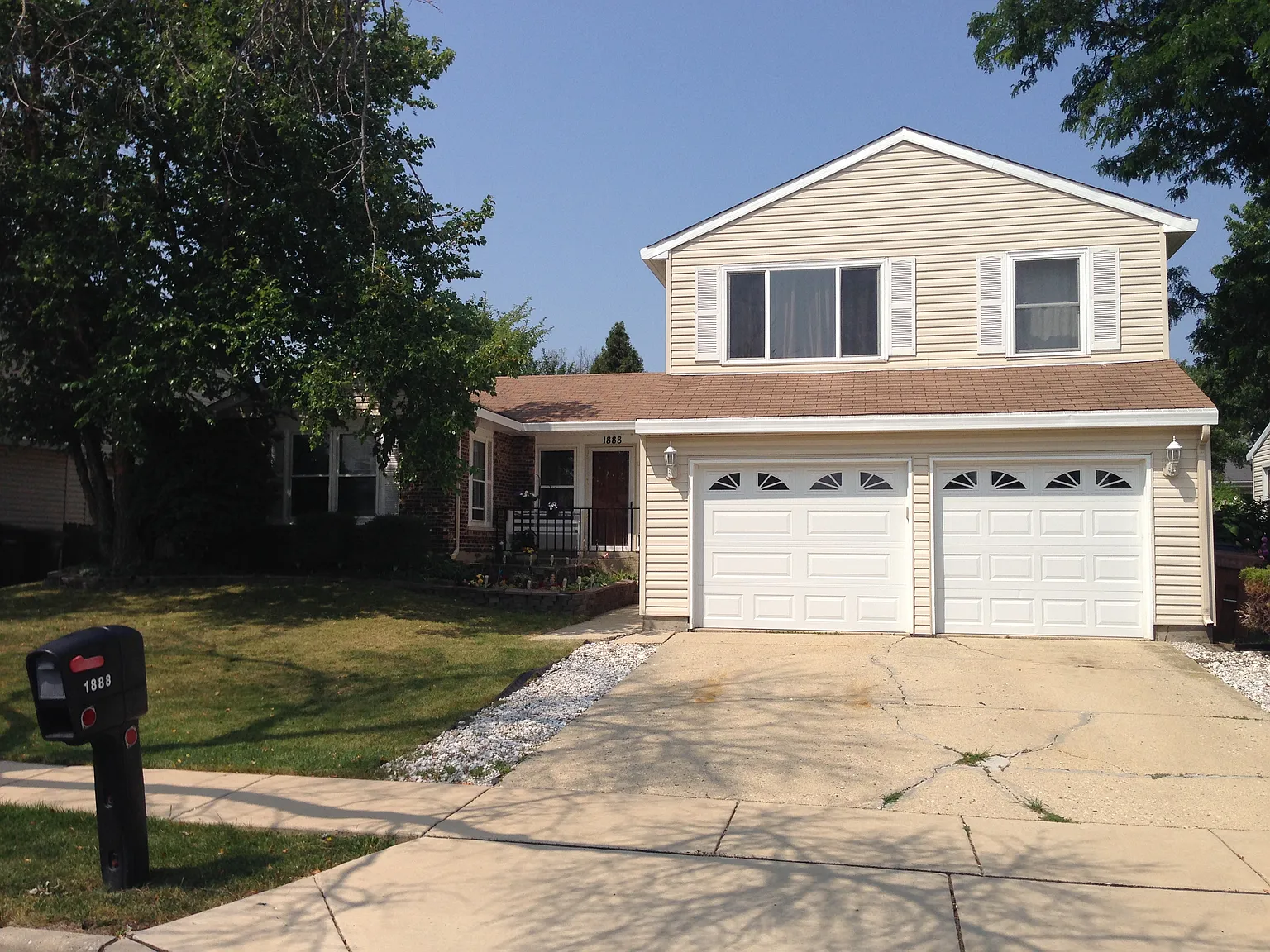 1888 Scarboro Dr photo 1