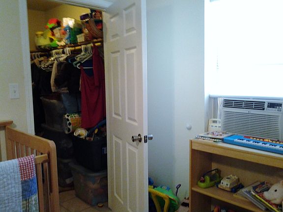 Bedroom with Walk-in Closet