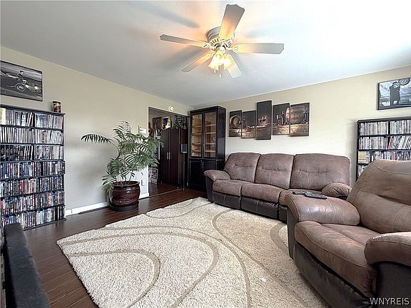 5th image of 223 Greenmeadow Dr