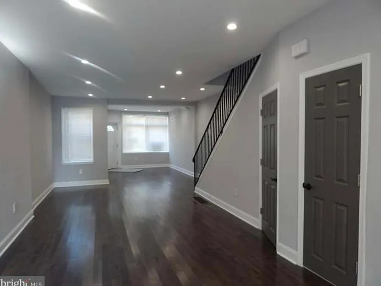 6625 N Gratz St — Photo 8