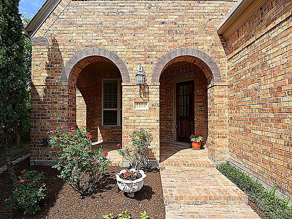 2nd image of 5206 Jackson Park Ln