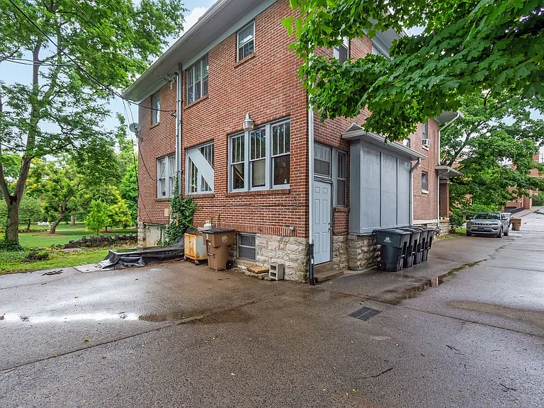 Abh - 2111 A/B/C/D Belmont — Photo 24