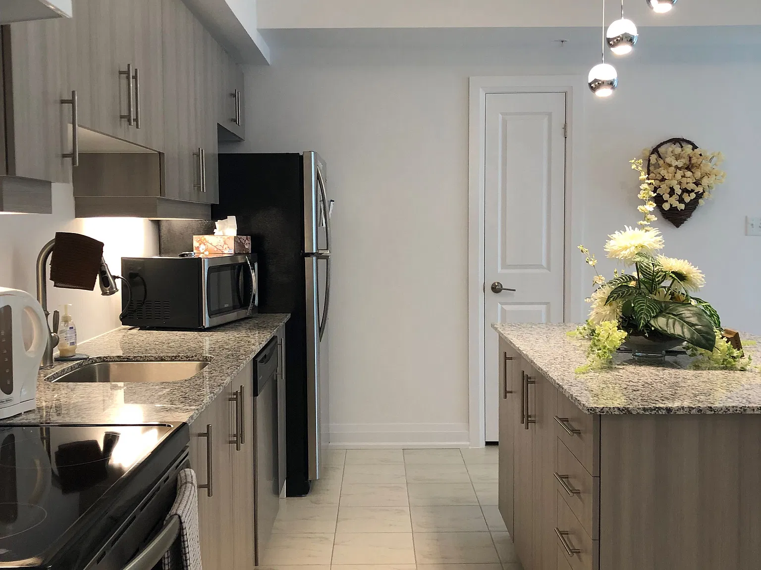 3 bed, $2,550 — Photo 3