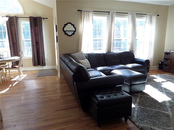 5th image of 41 Ronway Dr