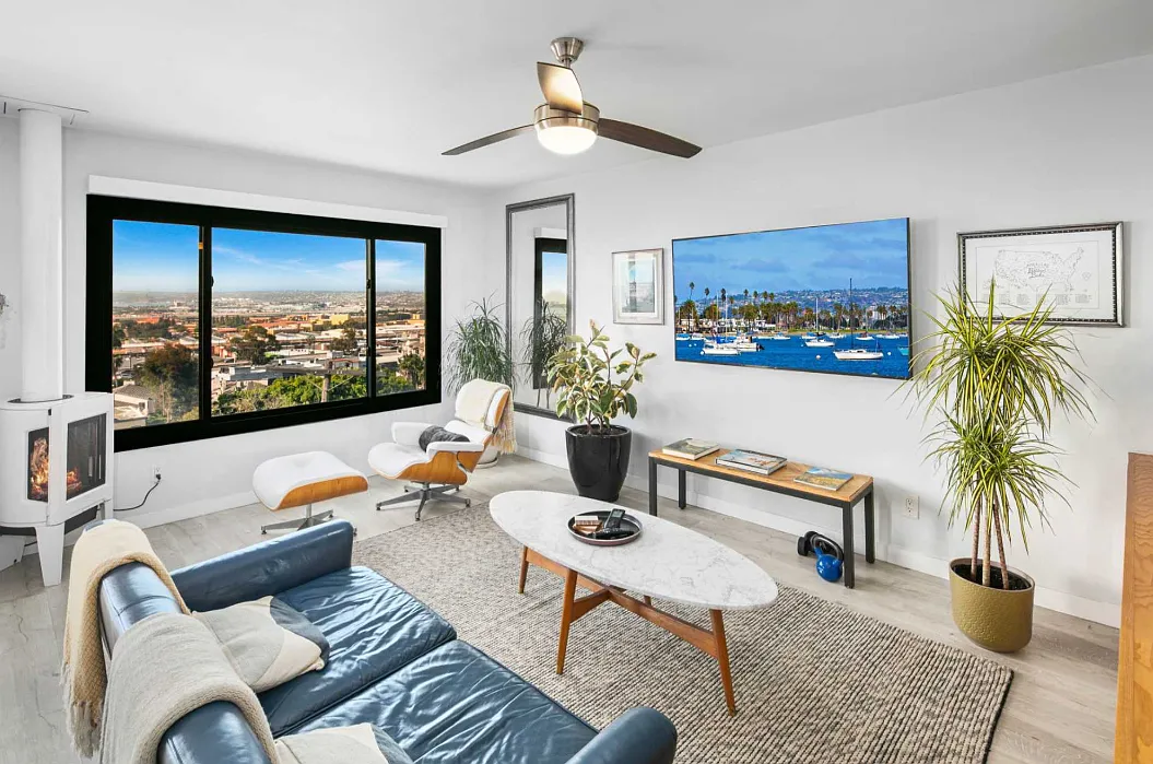 2 bed, 835 sqft, $4,500 — Photo 1