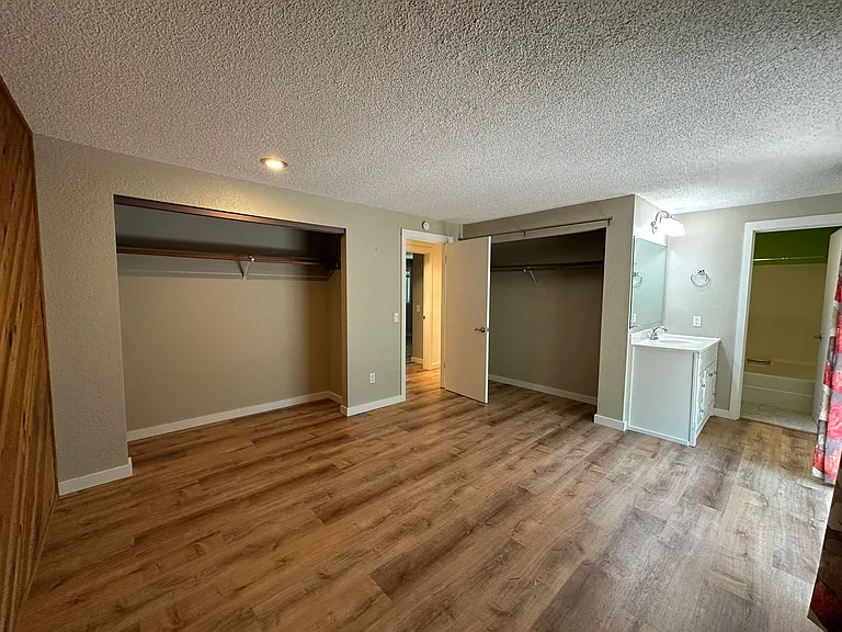 1479 Greenville Dr — Photo 22