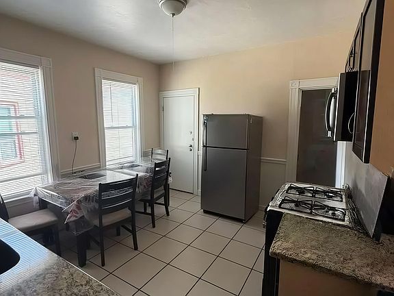 4th image of 33 Dix St #3