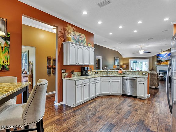 2nd image of 715 Sharon Ct