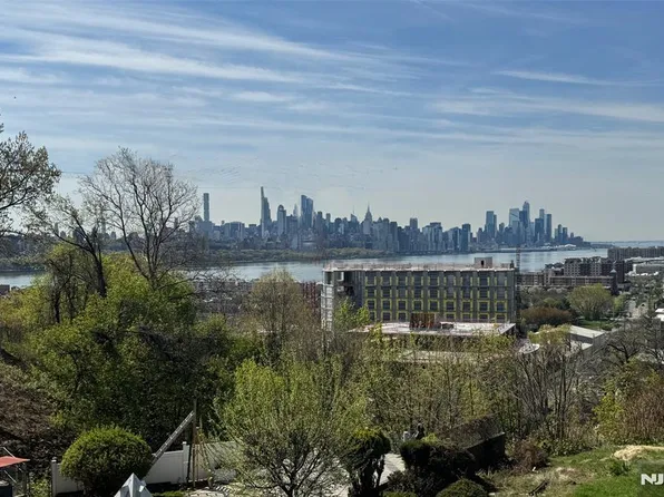 27 Overlook Ave, Cliffside Park, NJ 07010