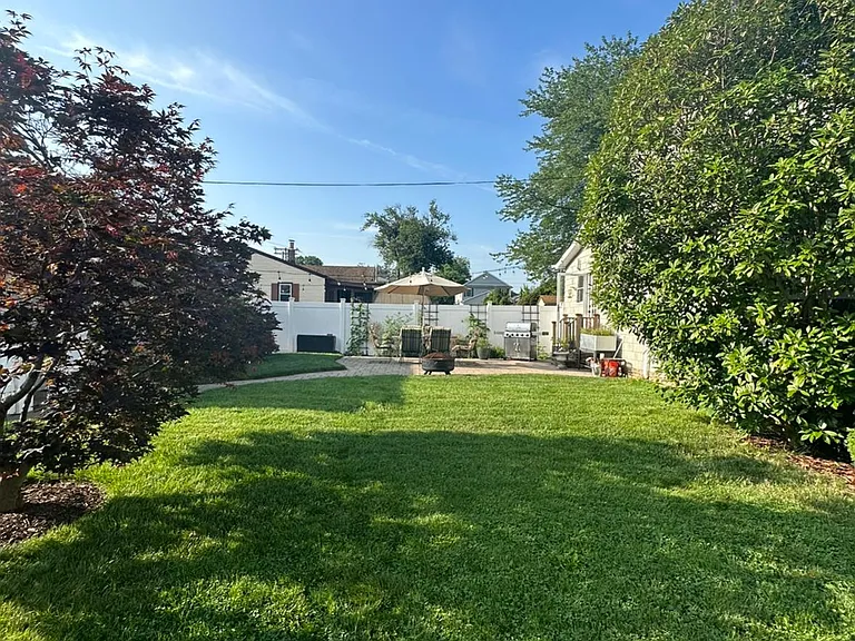 138 Cedar Ave — Photo 8
