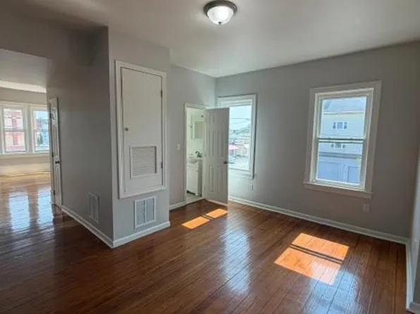 111 Rodman St #2E, Fall River, MA 02721