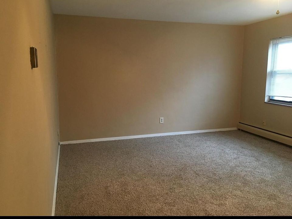 2nd image of 15 Leverette Ln