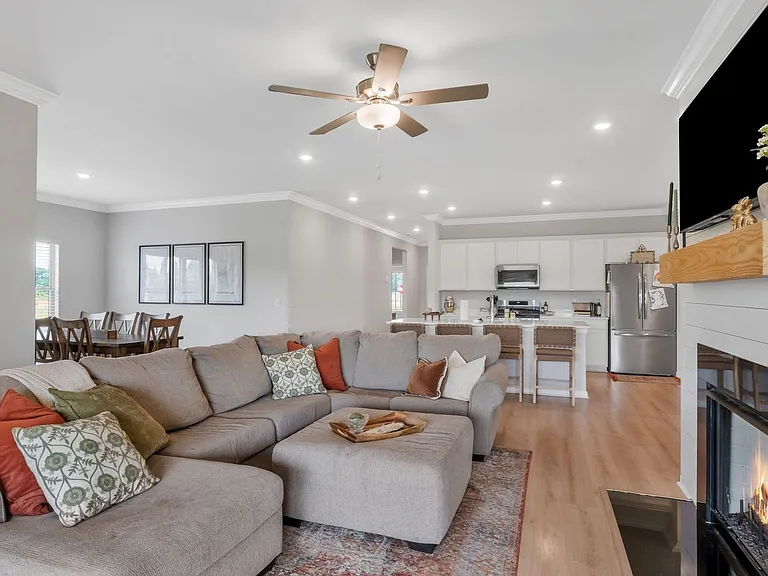 101 Stockholm Ln — Photo 14