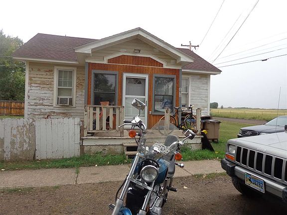 3rd image of 390 Lincoln St