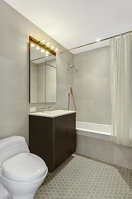 Sold by R New York | media 9