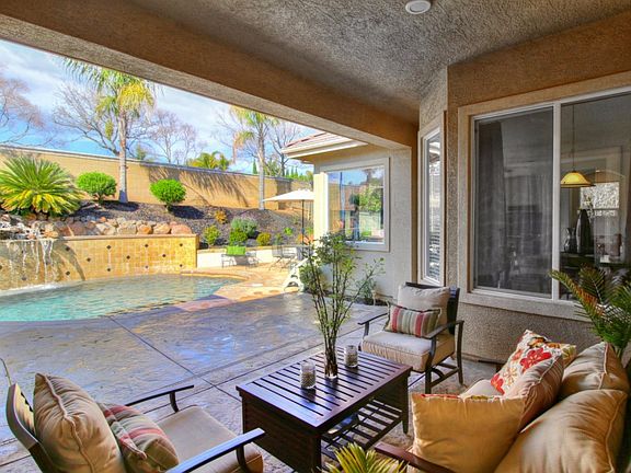 2nd image of 1529 Oak Hill Way