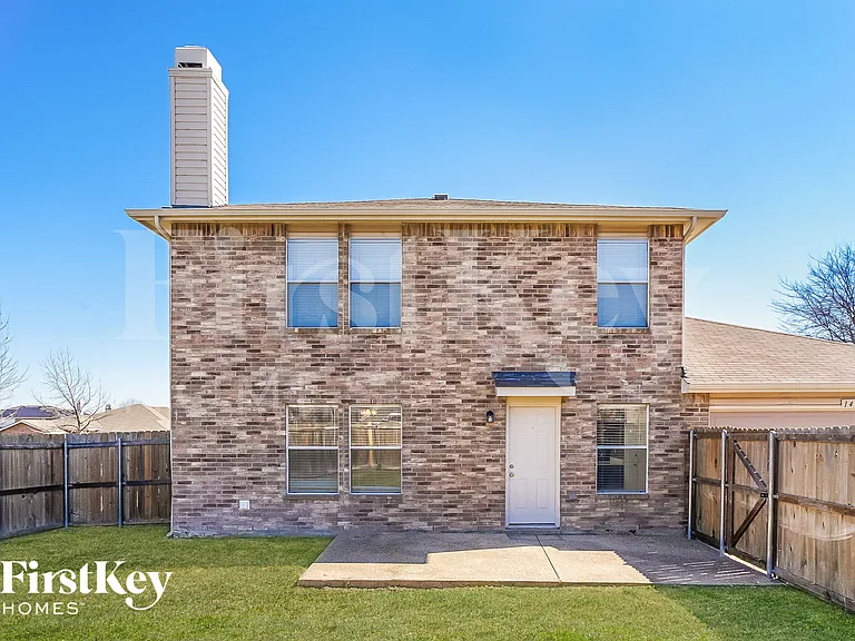1464 Greenbrook Dr — Photo 15