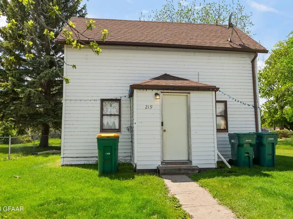219 5th Ave NE, Mayville, ND 58257