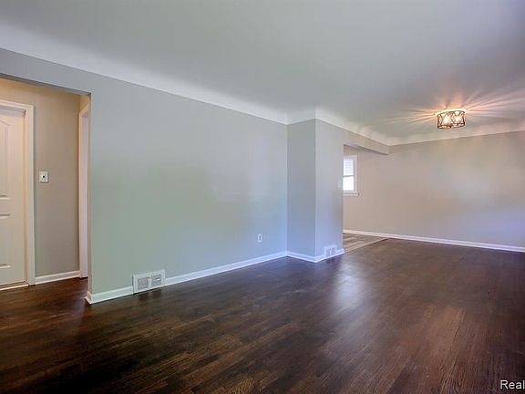 4th image of 91 W Meyers Ave