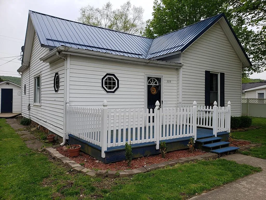 309 E Main St photo 1