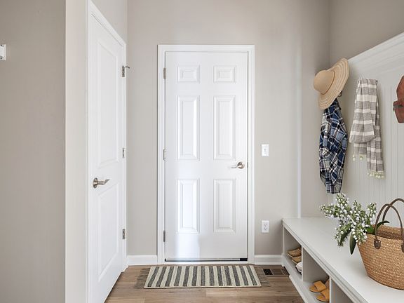 Owner s Entry with Boot Bench