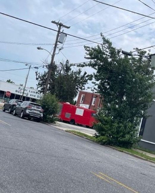 Exterior Neighborhood (street photo)