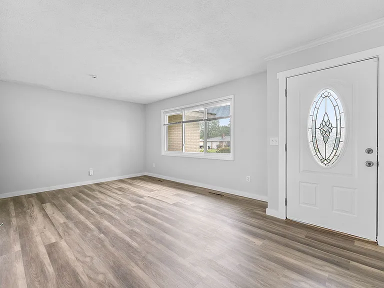433 S Troy Ave — Photo 11
