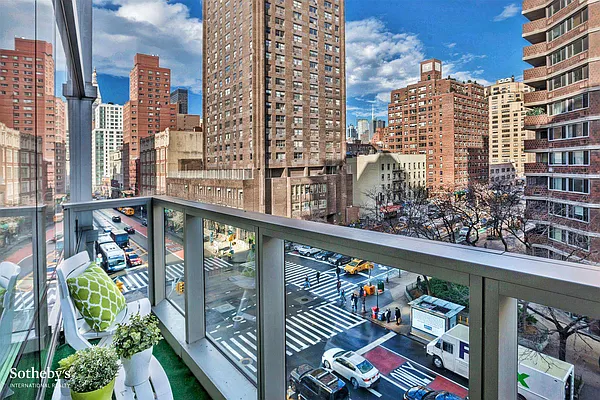 Sold by Sotheby's International Realty | media 14