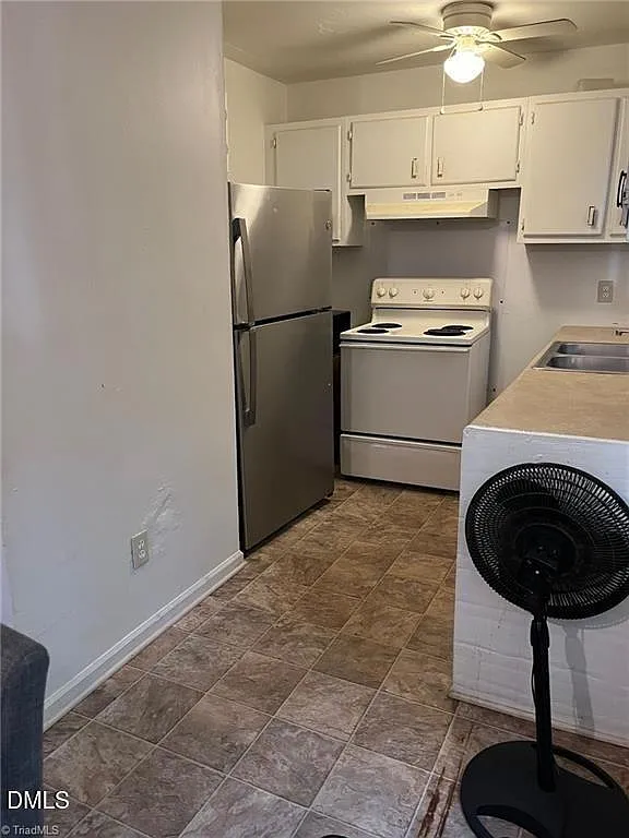 3 bed, 1.5 bath, $1,300 — Photo 3