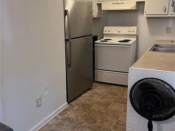 3rd image of 1242 Woodbriar Ave